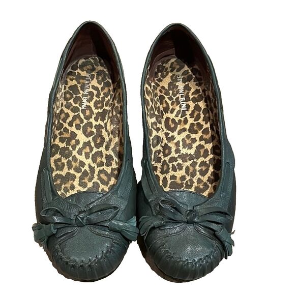Gianni Bini Leighton Green Leather Flats Shoes Womens Size 8 Moc Toe Rubber Sole - Picture 1 of 15